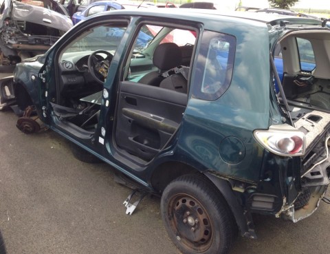 Mazda 2 1.25 16V - pouze díly