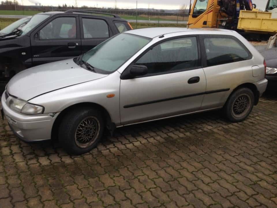 Mazda 323 1