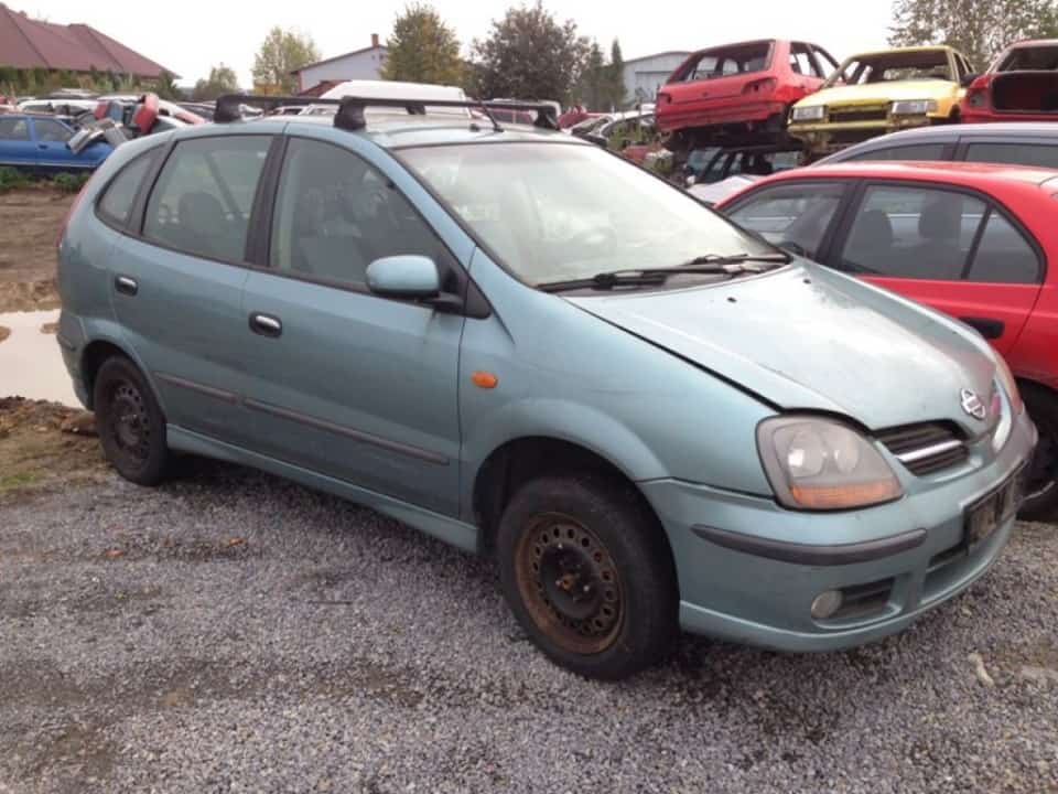 Nissan Almera TINO 1