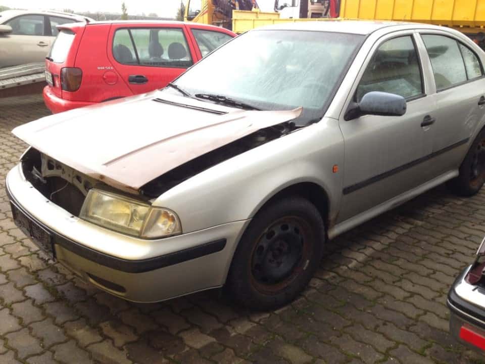 Škoda Octavia 1.6i 55kw - jen díly