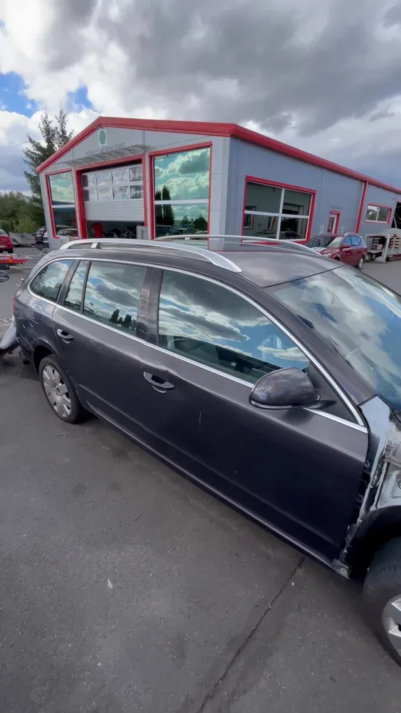 Škoda Superb II — Boční pohled na auto