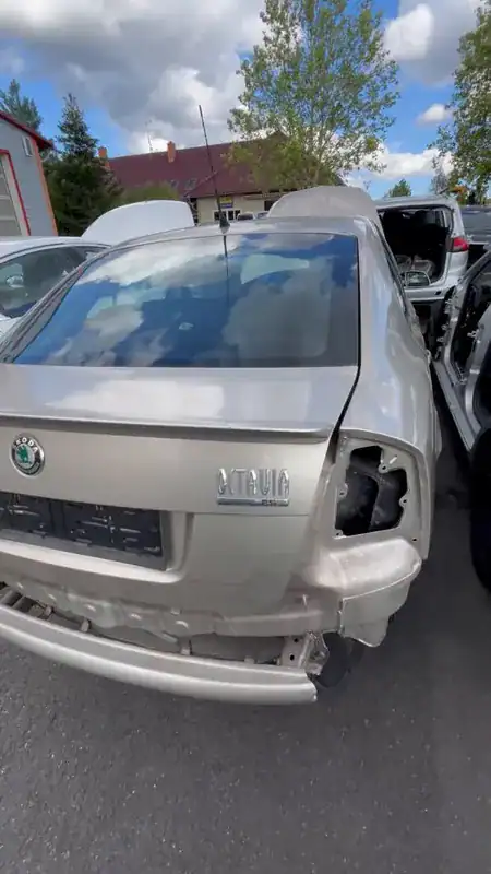 Škoda Octavia II FSI — Zadní pohled — prázdné místo pravého zadního světla